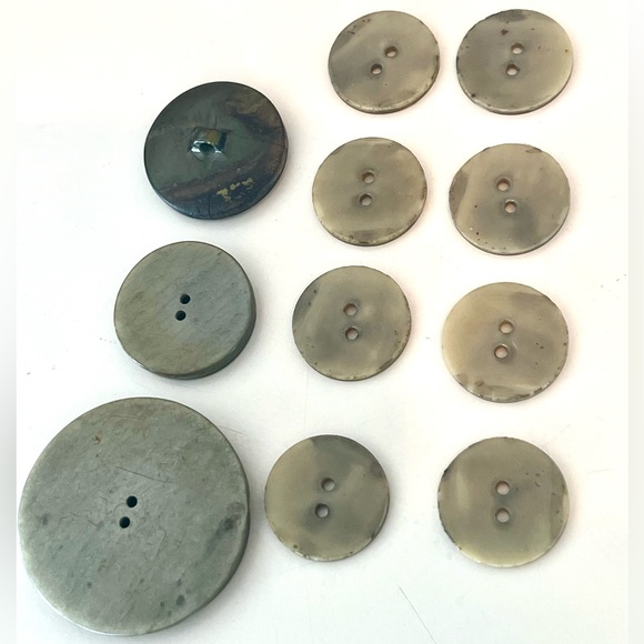 Vintage Century Celluloid Buttons - Picture 3 of 6